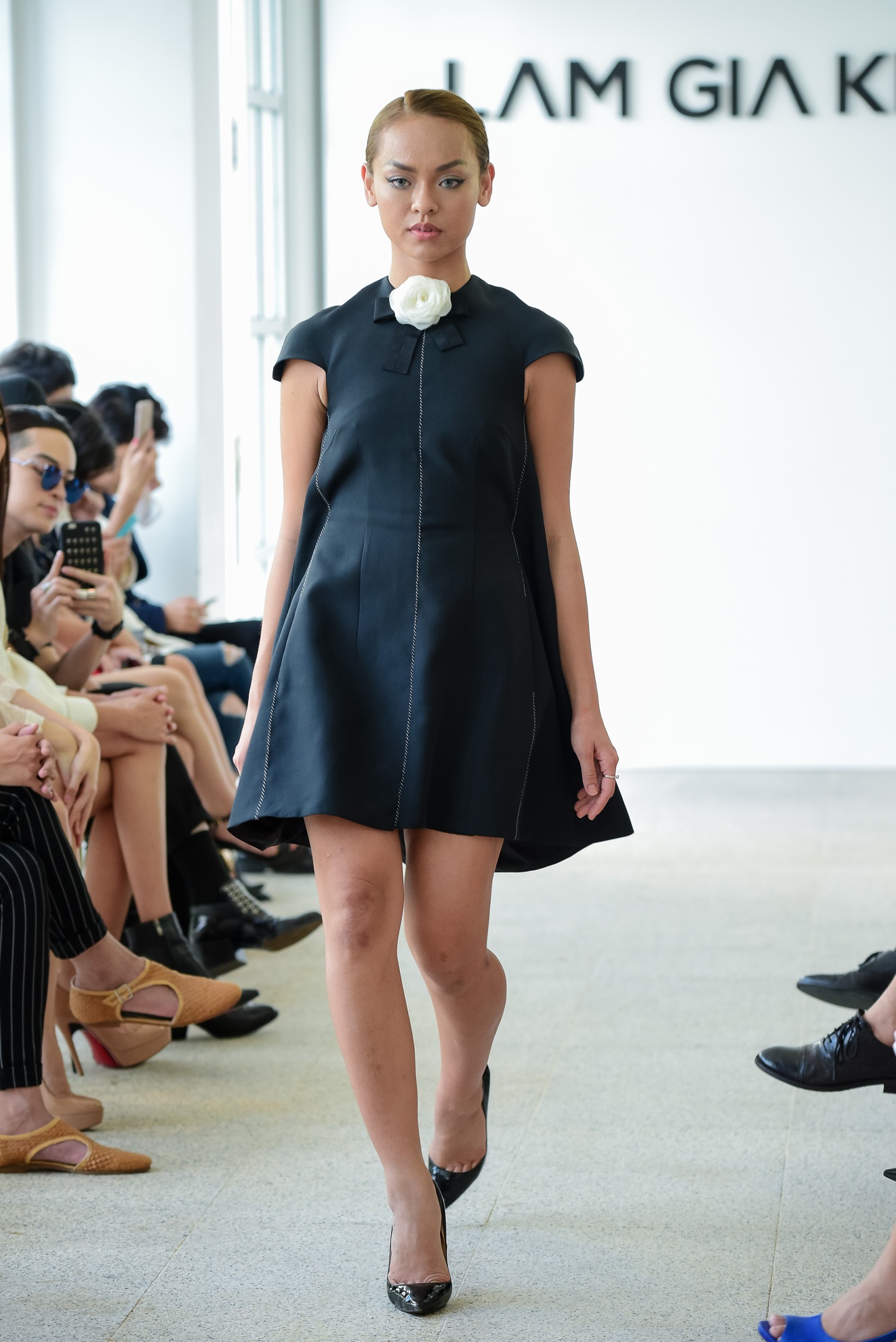 Mai Ngo,  Kim Chi sai buoc lanh lung tren san dien anh 1