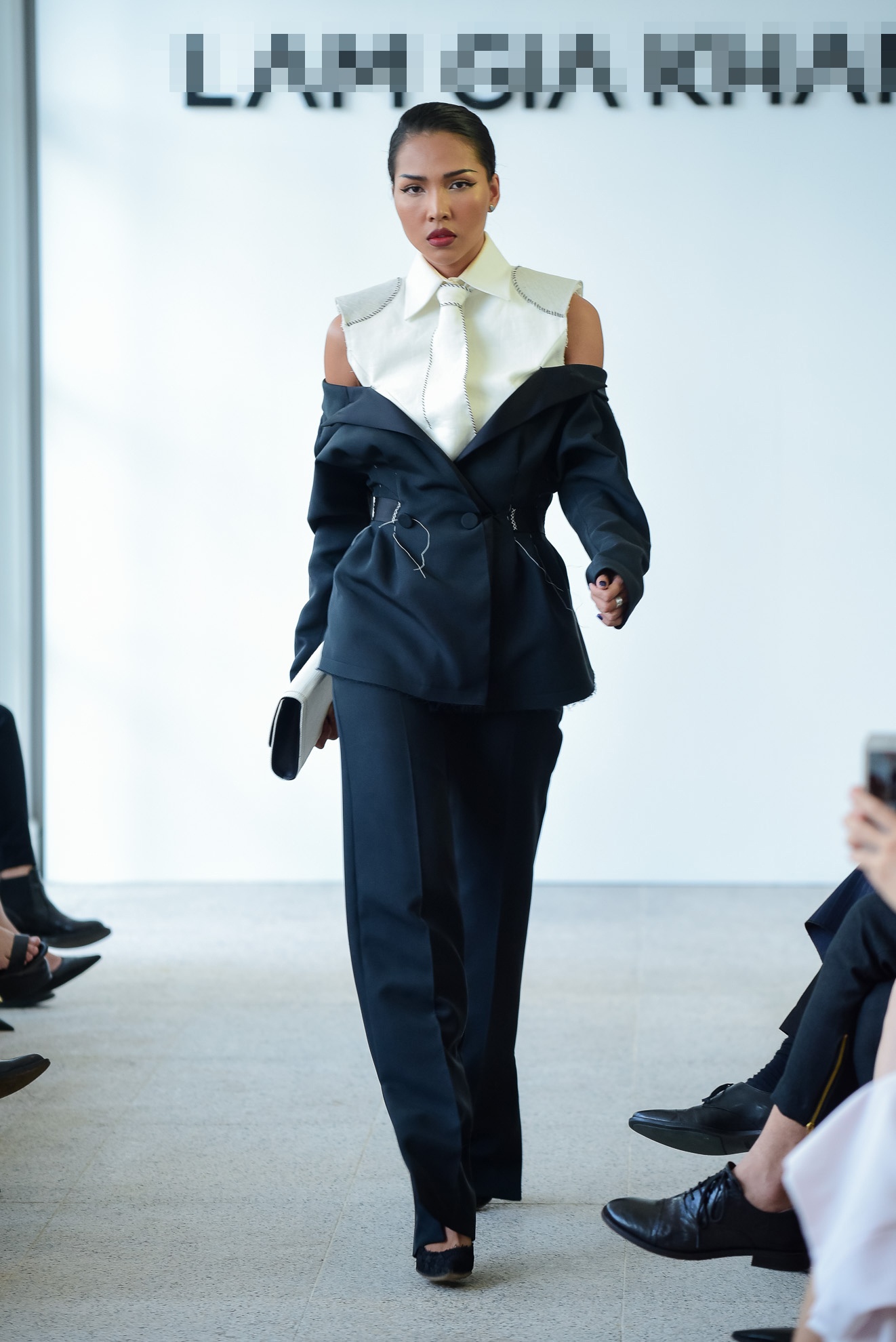 Mai Ngo,  Kim Chi sai buoc lanh lung tren san dien anh 10