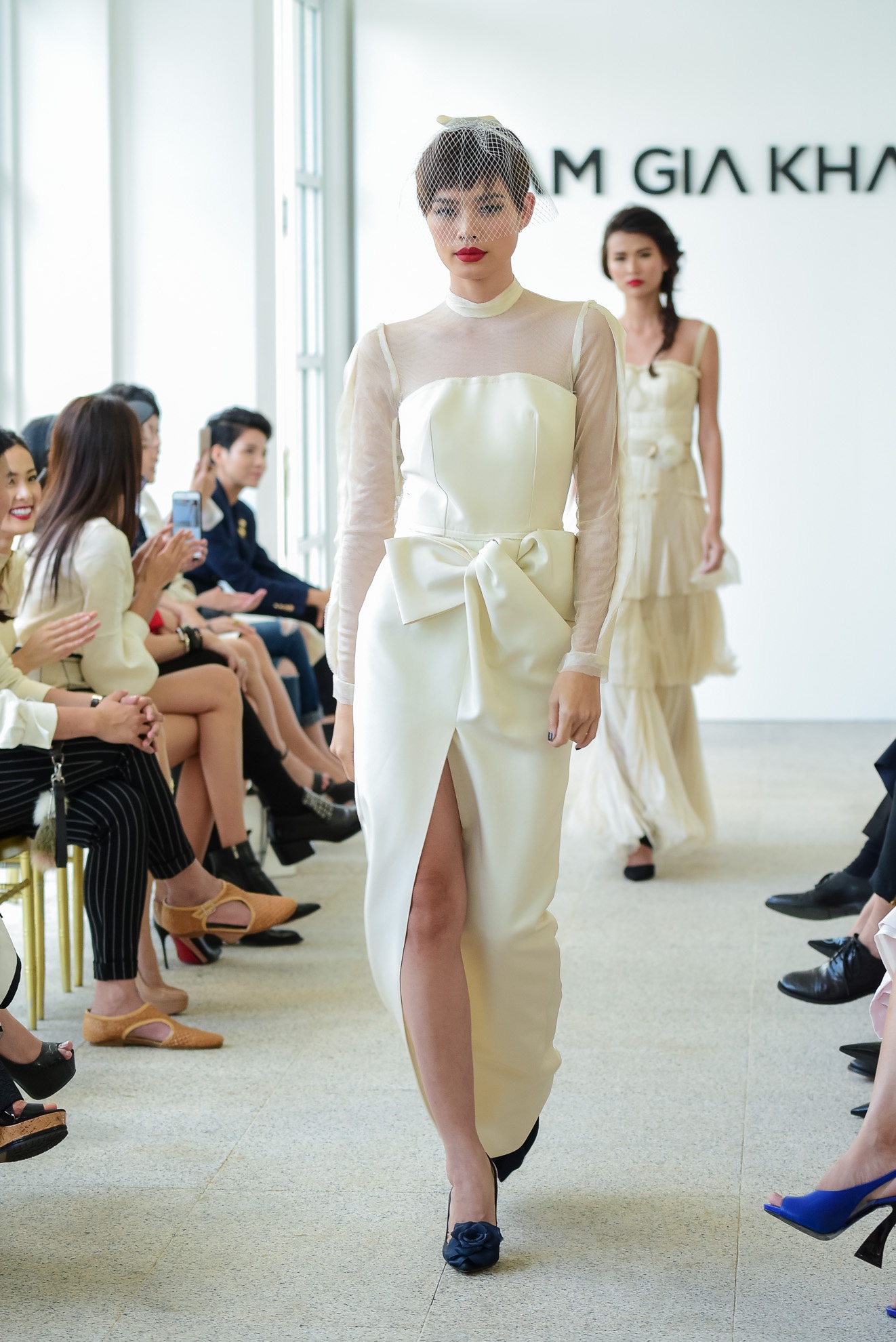 Mai Ngo,  Kim Chi sai buoc lanh lung tren san dien anh 11