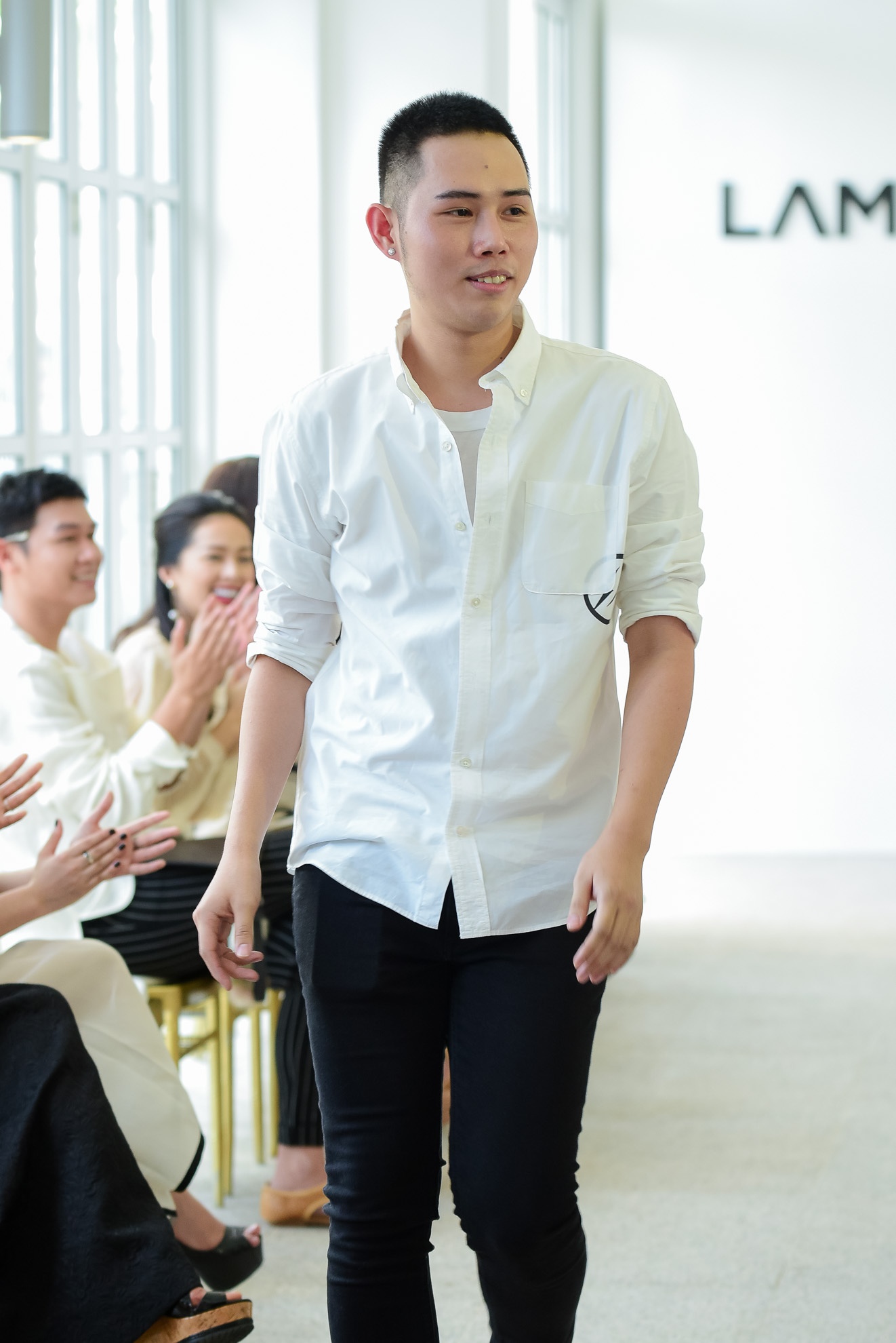 Mai Ngo,  Kim Chi sai buoc lanh lung tren san dien anh 13