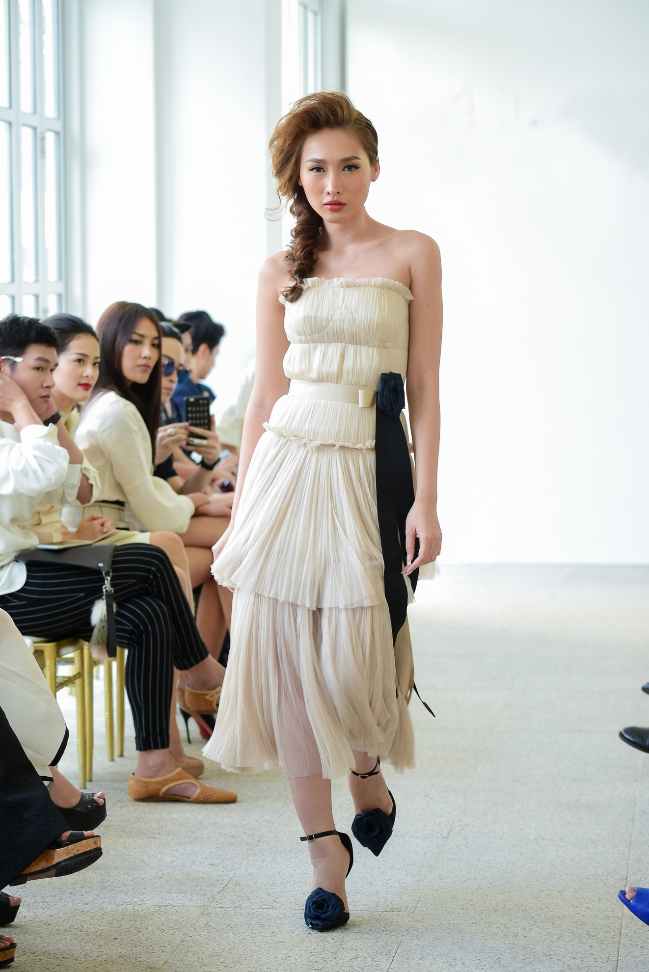 Mai Ngo,  Kim Chi sai buoc lanh lung tren san dien anh 3