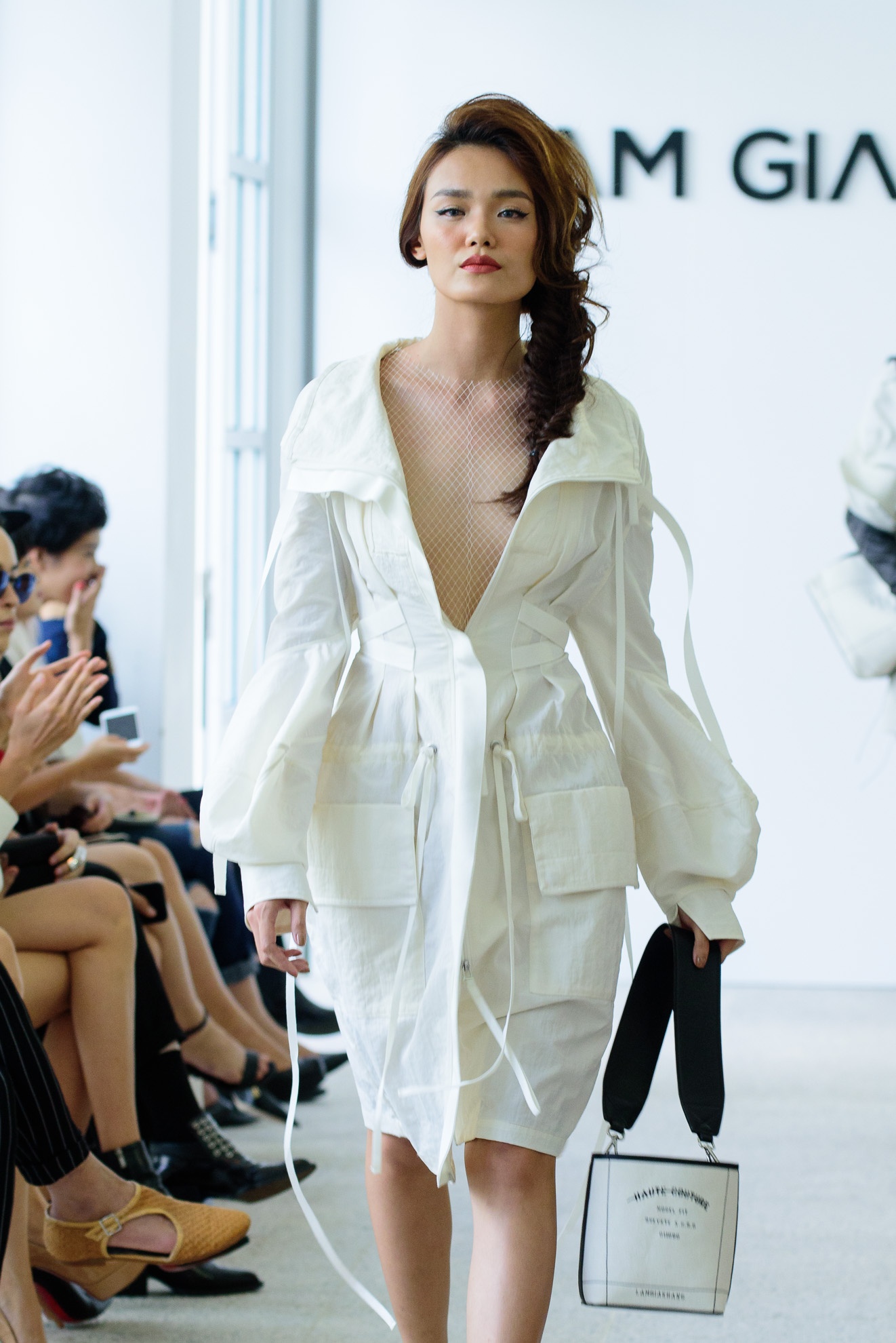 Mai Ngo,  Kim Chi sai buoc lanh lung tren san dien anh 4