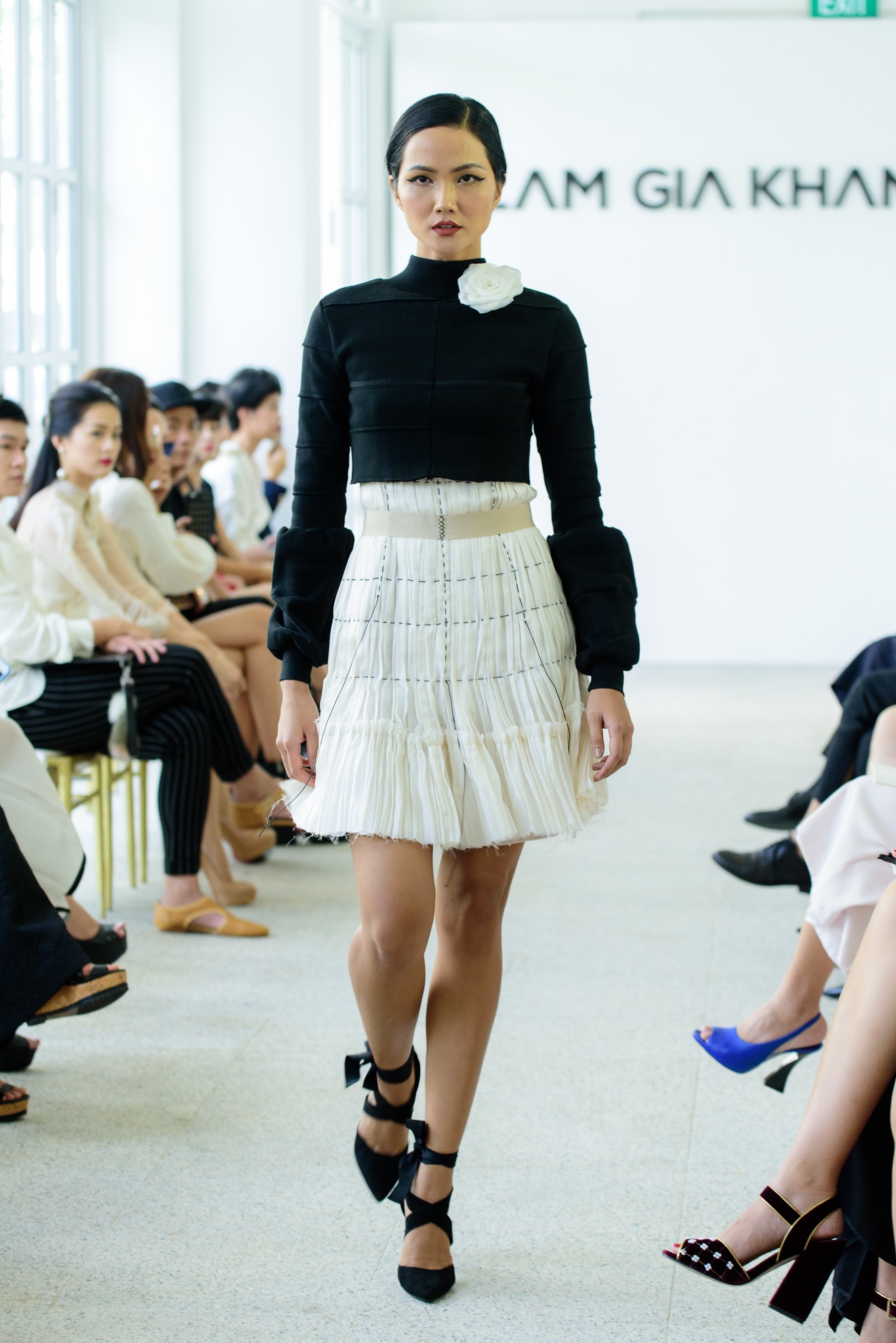 Mai Ngo,  Kim Chi sai buoc lanh lung tren san dien anh 6