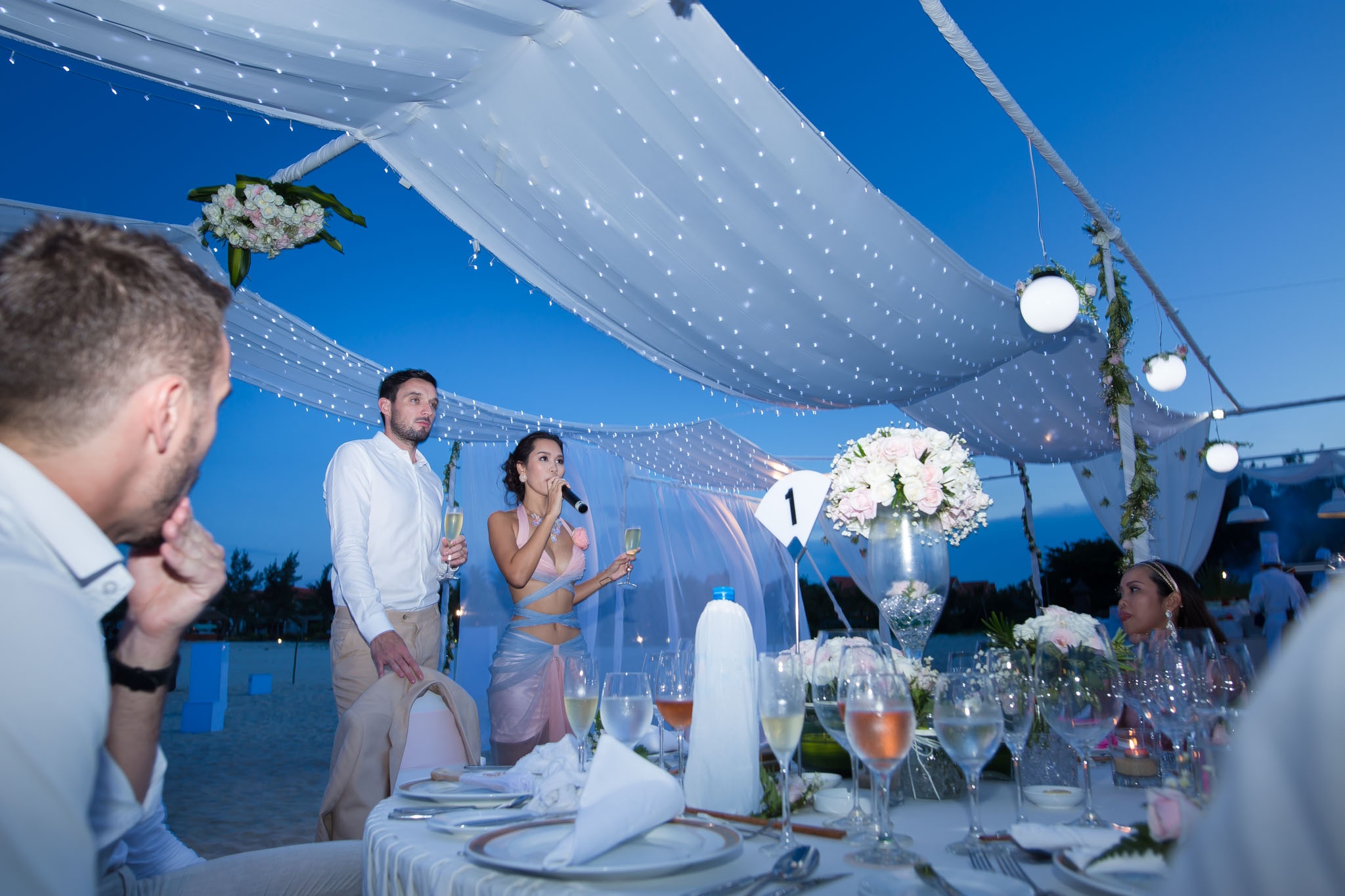 Ha Anh ket hon cung chong Tay anh 1