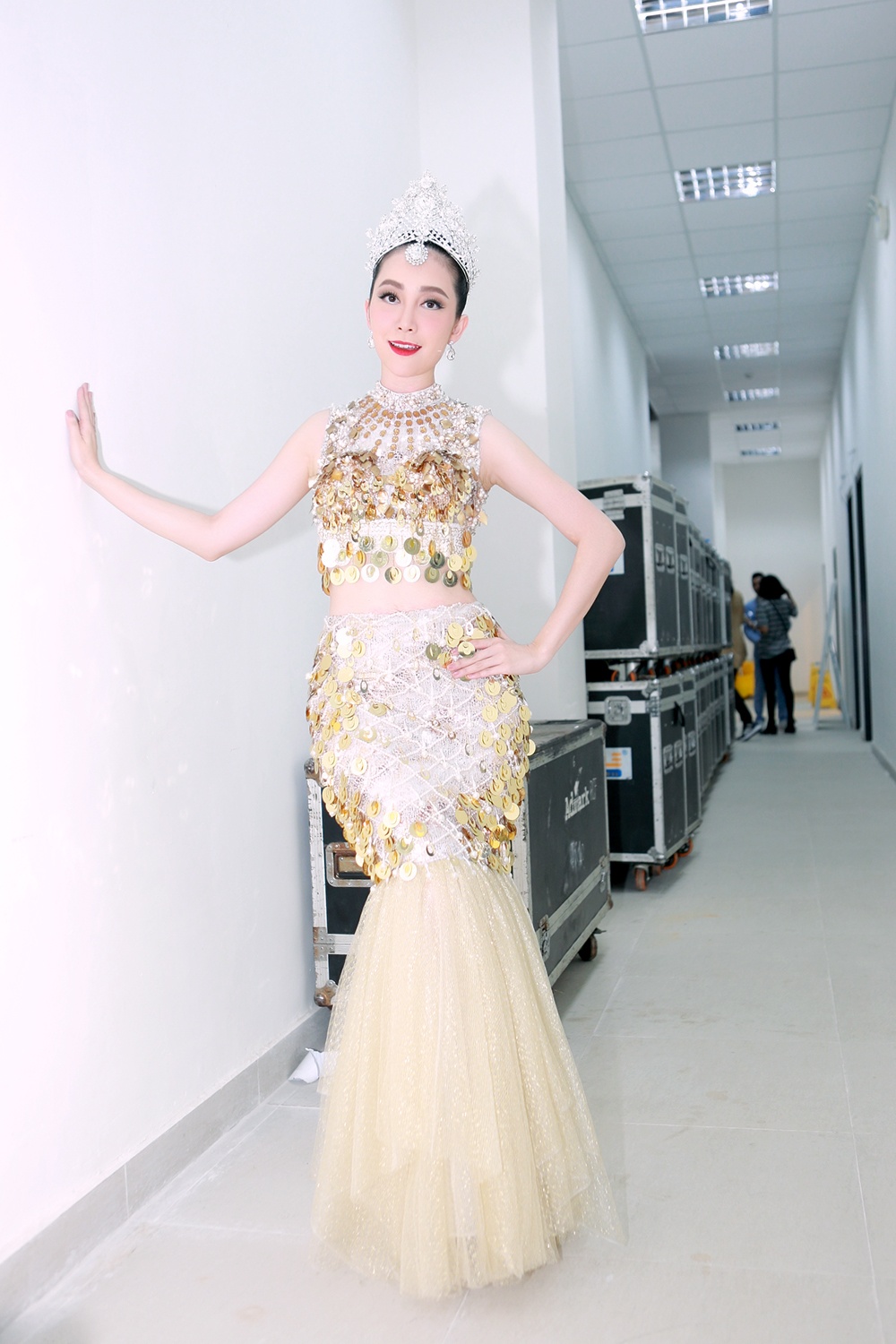 Ngo Phuong Lan lam giam khao ban ket HH Ban sac Viet anh 6