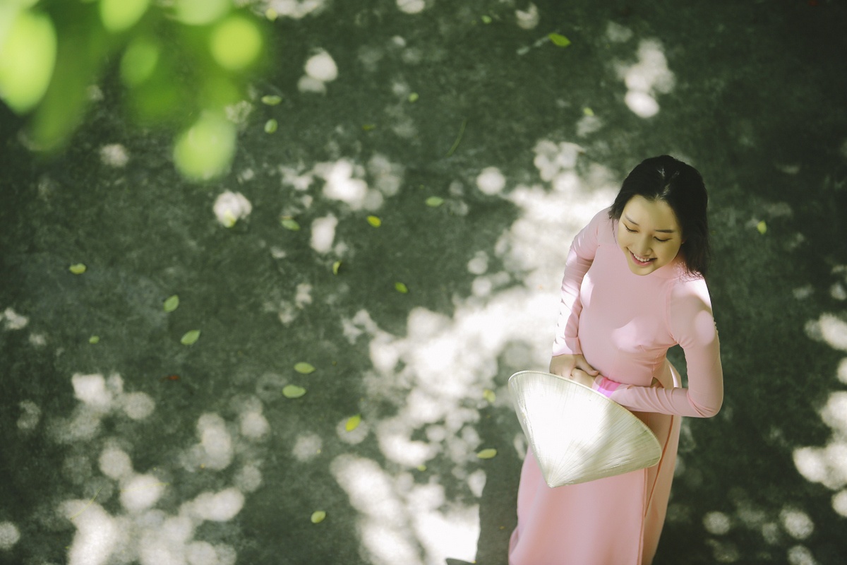 Ung vien Hoa hau Viet Nam duyen dang ao dai,  non la anh 6
