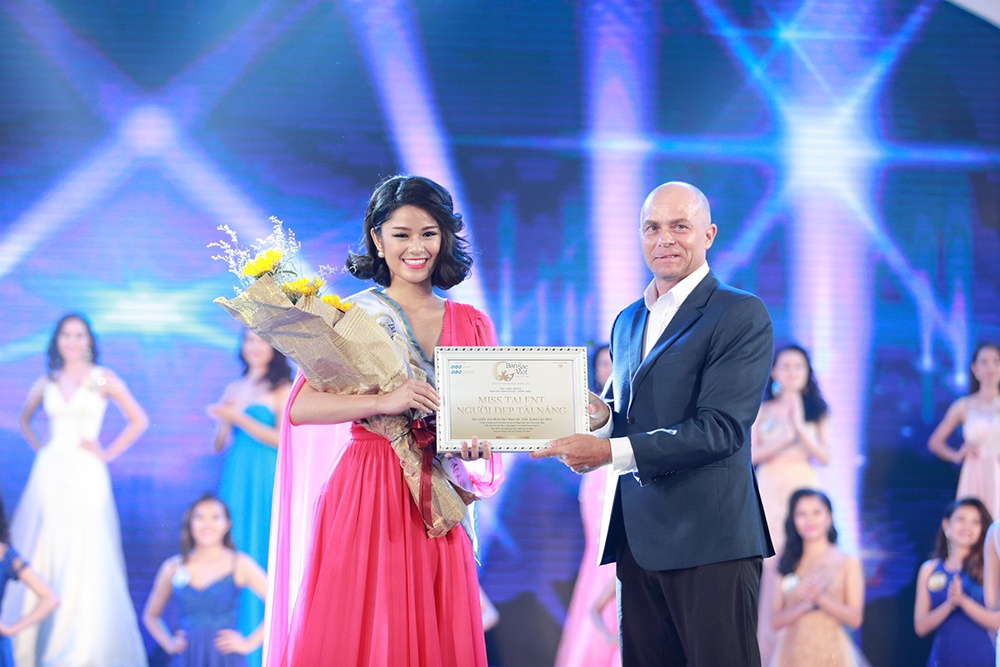 Ngo Phuong Lan lam giam khao ban ket HH Ban sac Viet anh 13