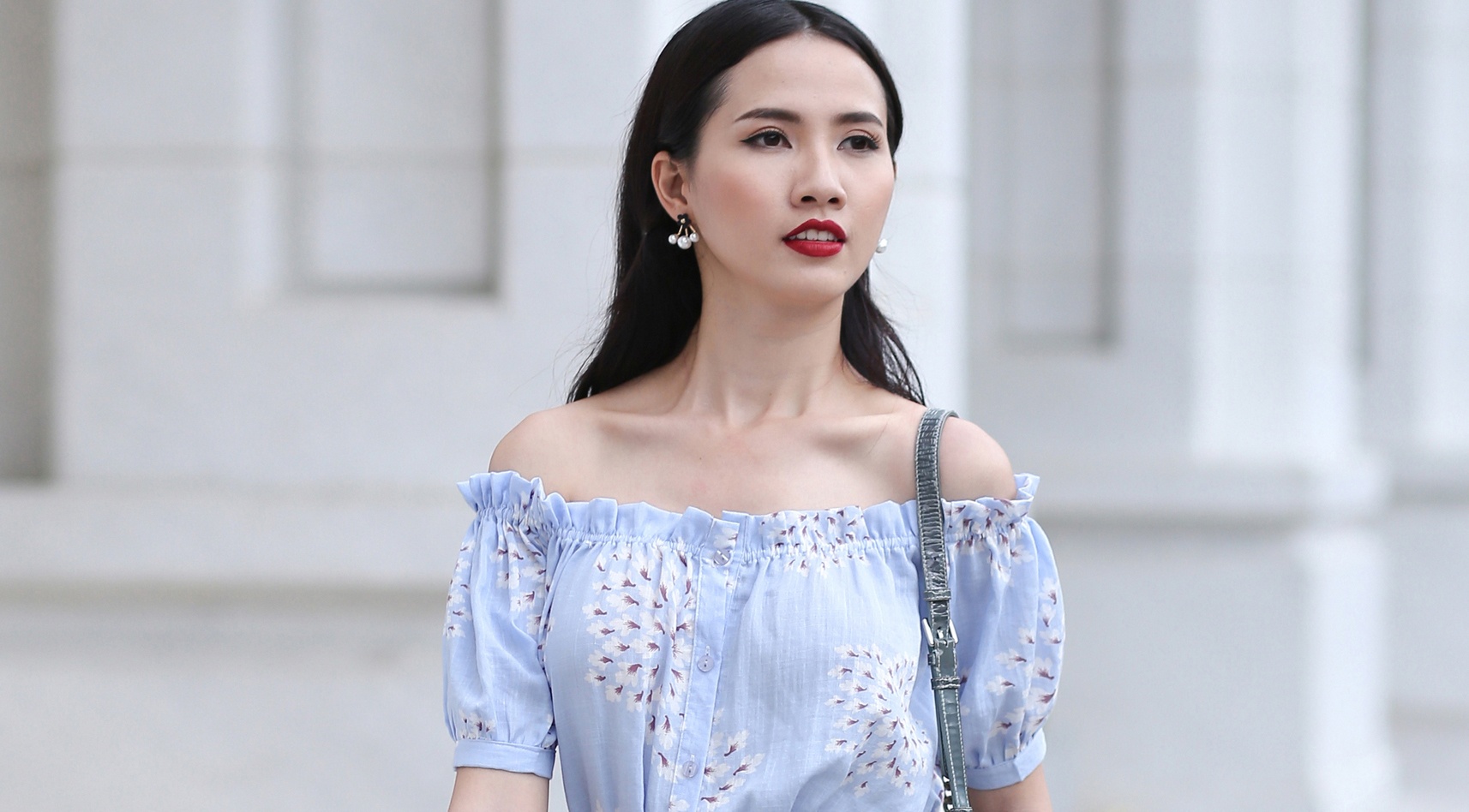 Phan Thi Mo chon phu kien dat tien lam moi phong cach hinh anh