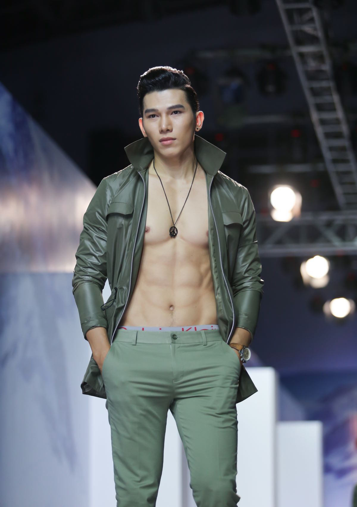 Ho Duc Vinh,  Duc Hai tai xuat san dien catwalk anh 7