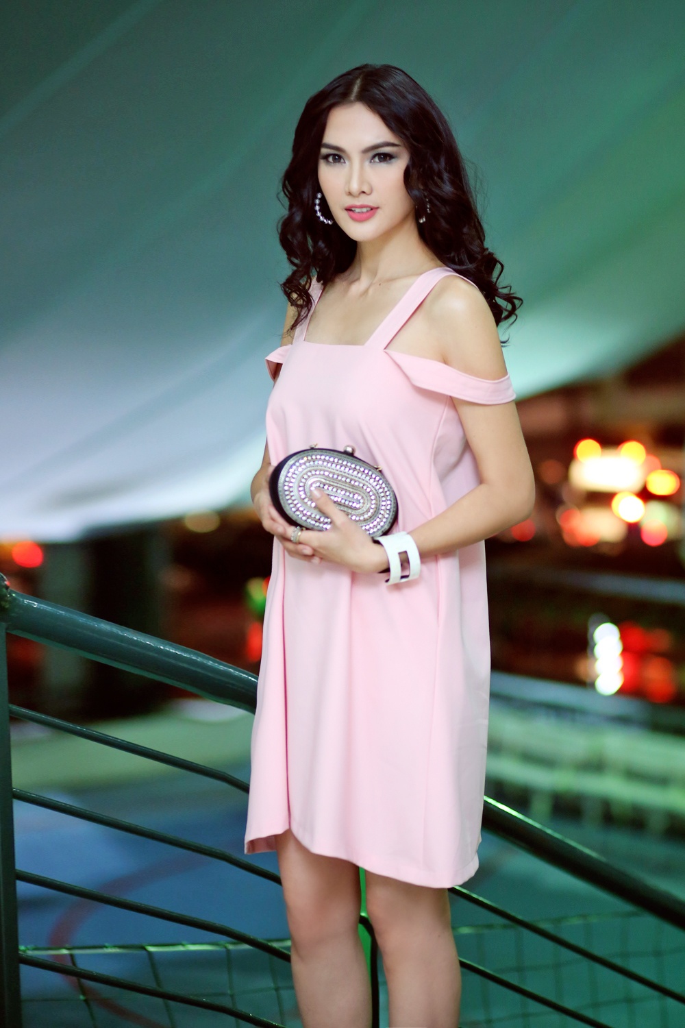 Truong Thi May khac la khi cai trang nam tinh anh 5