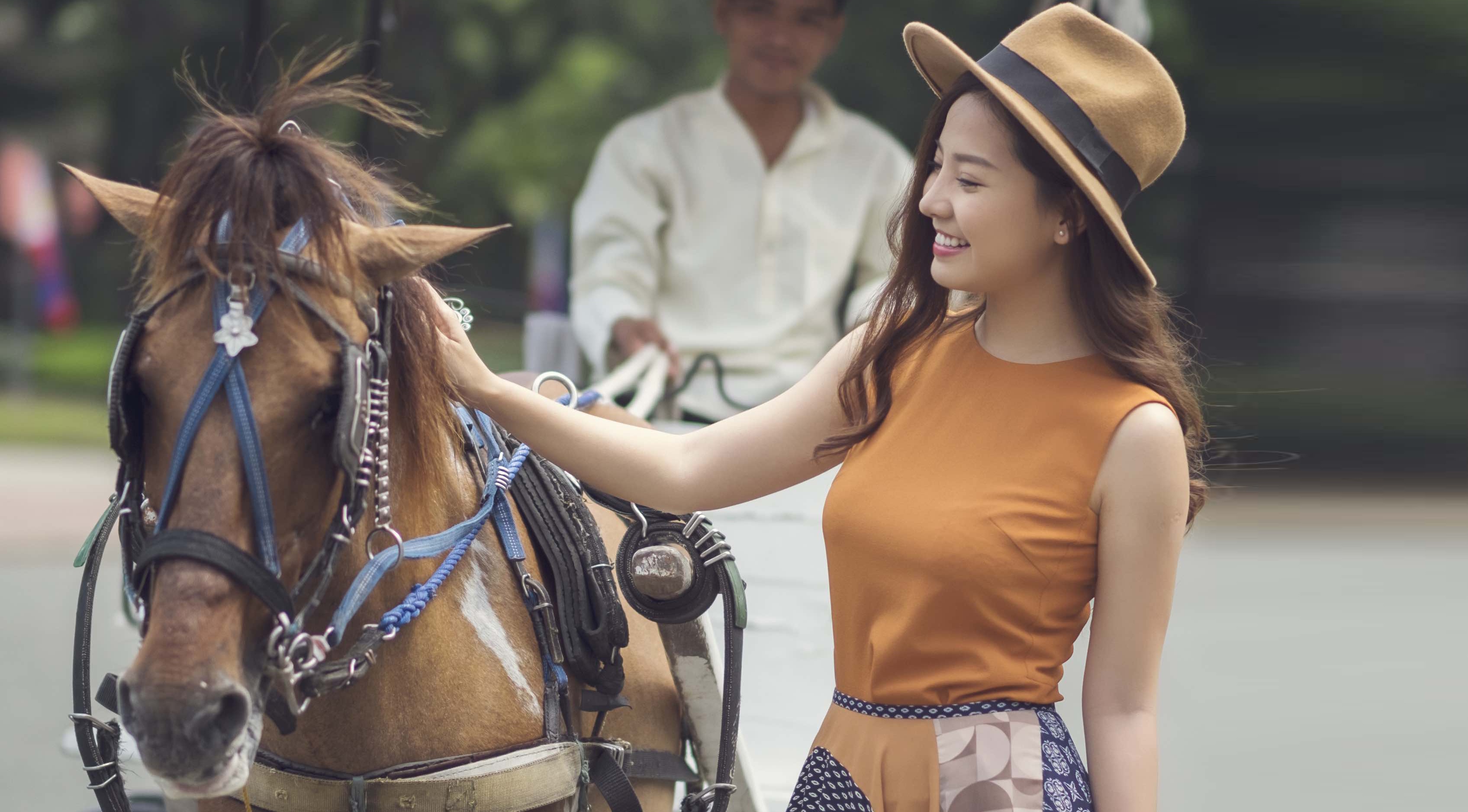 Khanh Hien tinh nghich tren duong pho Philippines hinh anh
