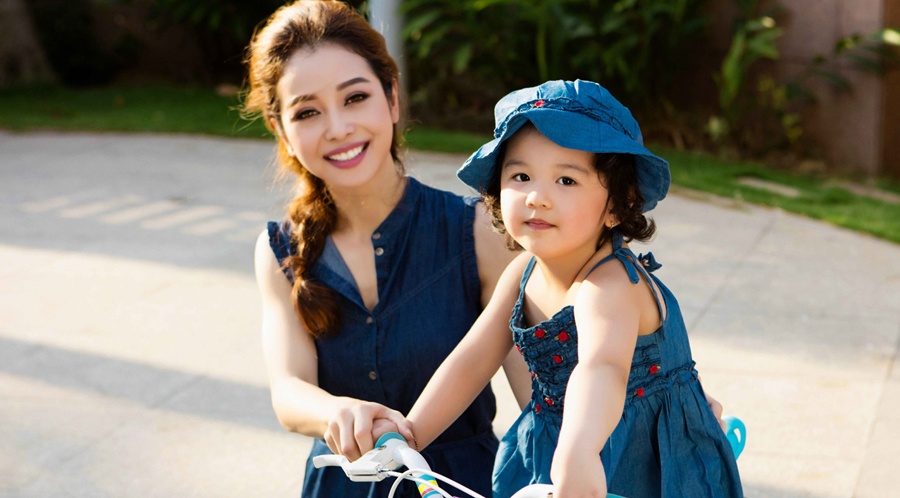 Jennifer Pham mac do doi dao choi cung con gai hinh anh