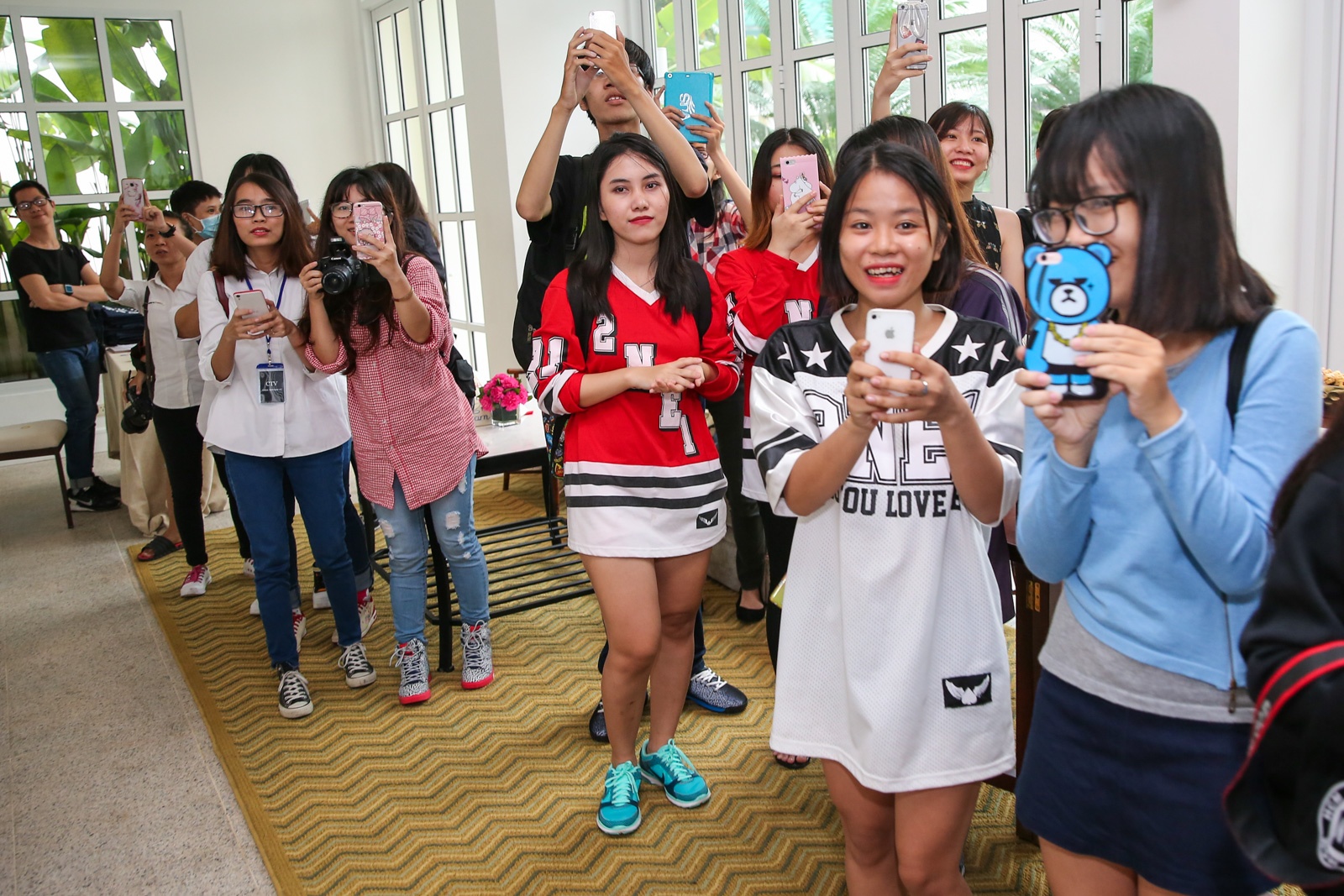 Dara (2Ne1) den Viet Nam anh 8