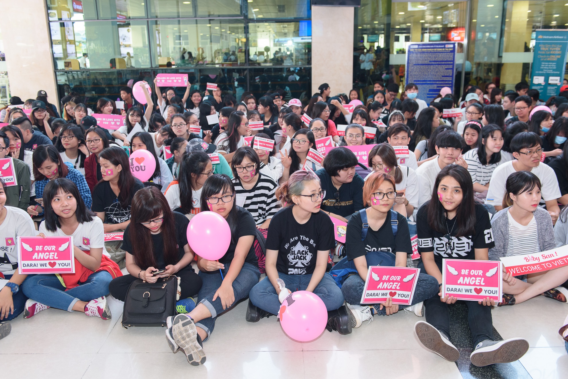 Dara nhom 2NE1 den Viet Nam anh 1