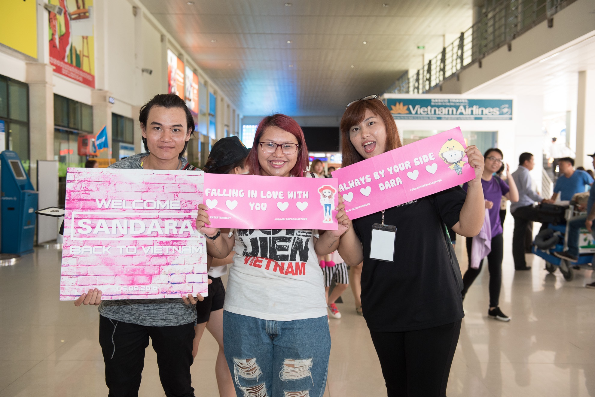 Dara nhom 2NE1 den Viet Nam anh 2