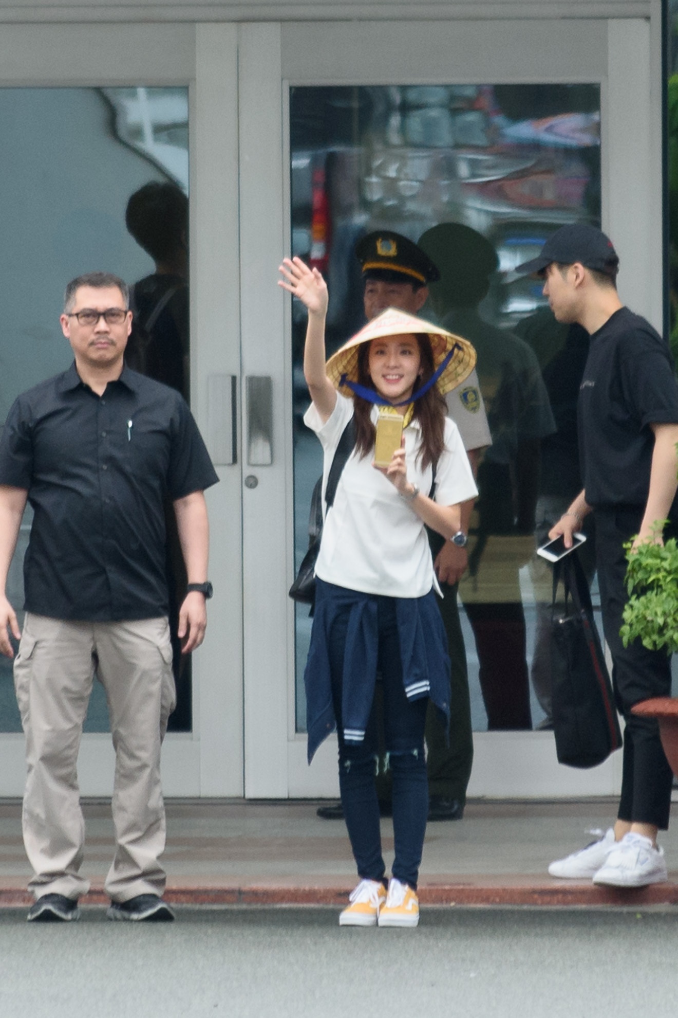 Dara nhom 2NE1 den Viet Nam anh 6