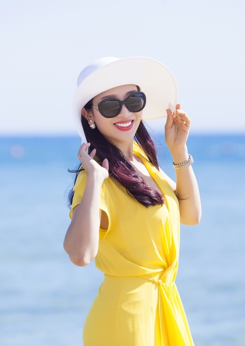 Thu Huong goi y trang phuc di bien anh 3