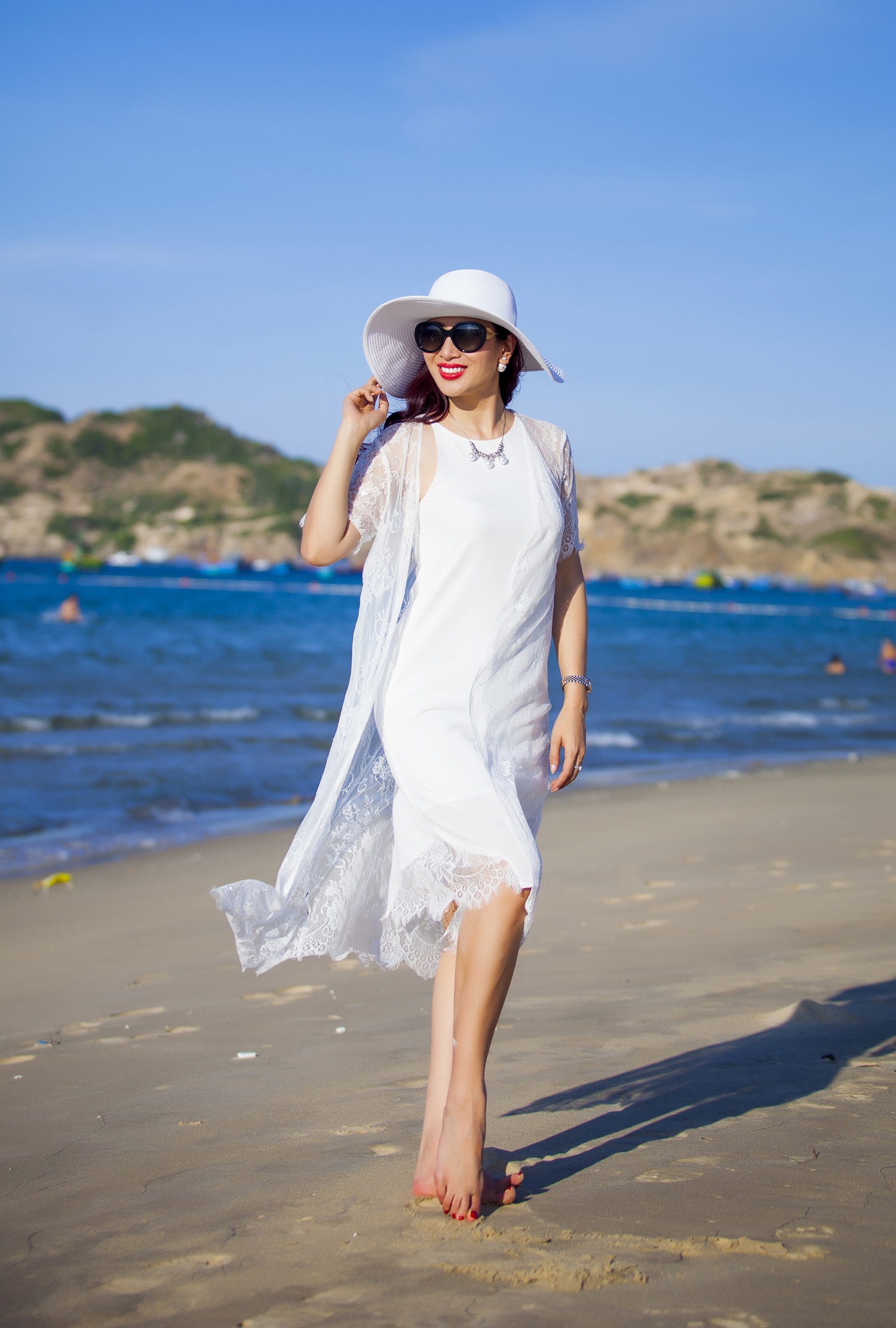 Thu Huong goi y trang phuc di bien anh 7