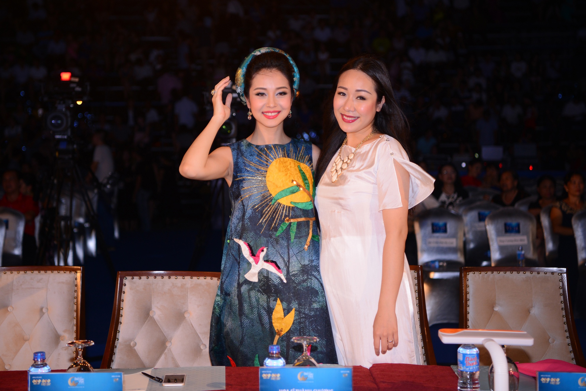 Ngô Lan Phương vác bụng bầu 3 tháng đi chấm thi hoa hậu ảnh 1 Ngo Lan Phuong vac bung bau 3 thang di cham thi hoa hau anh 1