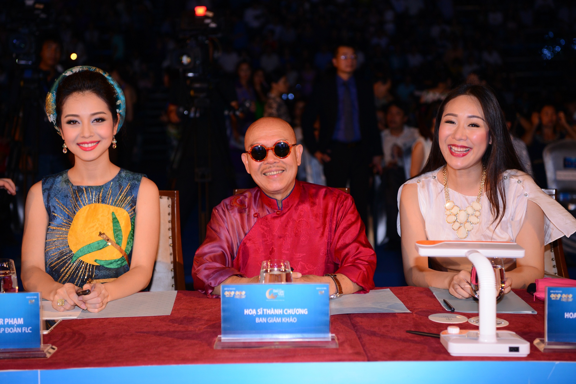 Ngô Lan Phương vác bụng bầu 3 tháng đi chấm thi hoa hậu ảnh 4 Ngo Lan Phuong vac bung bau 3 thang di cham thi hoa hau anh 4