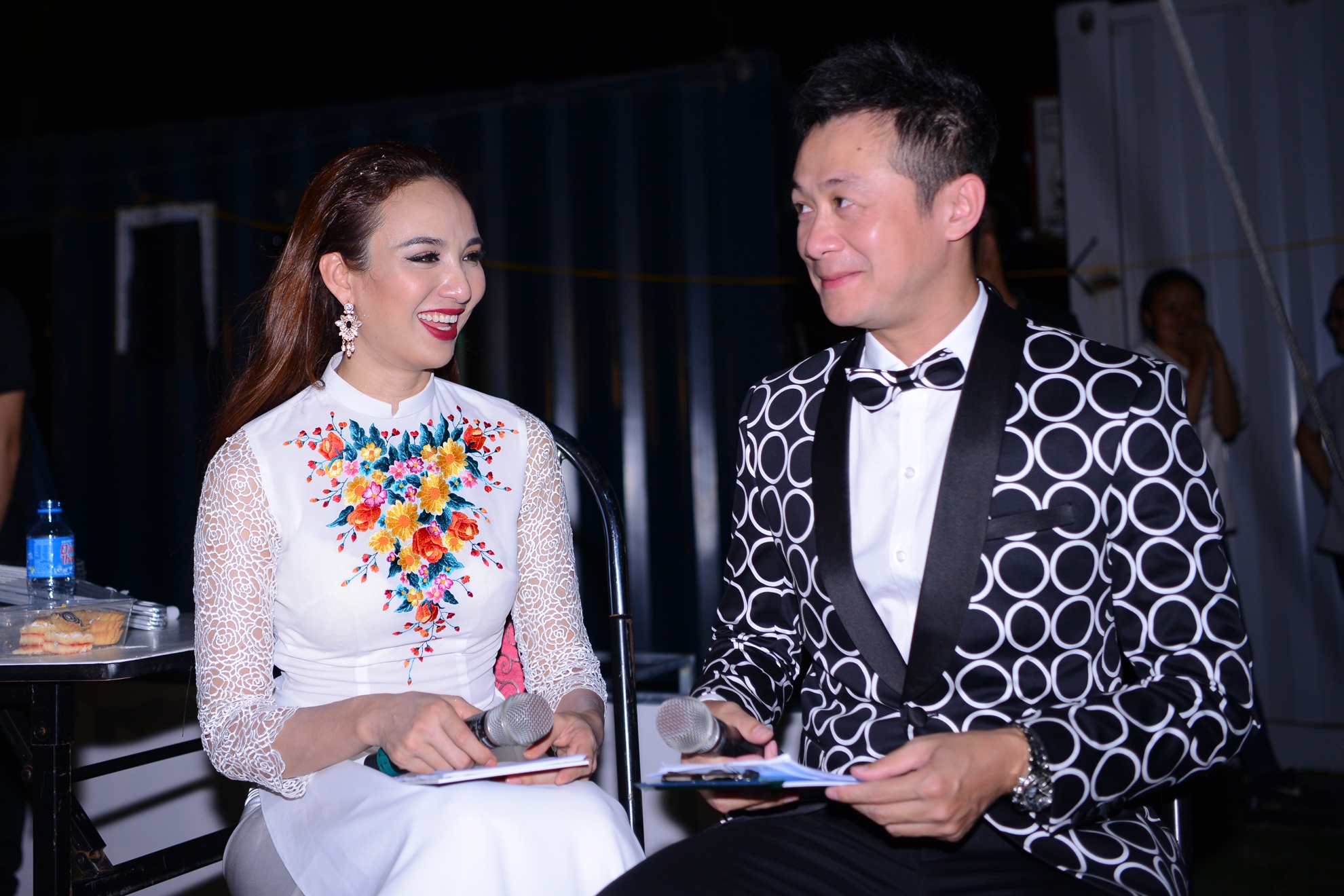 Ngô Lan Phương vác bụng bầu 3 tháng đi chấm thi hoa hậu ảnh 9 Ngo Lan Phuong vac bung bau 3 thang di cham thi hoa hau anh 9