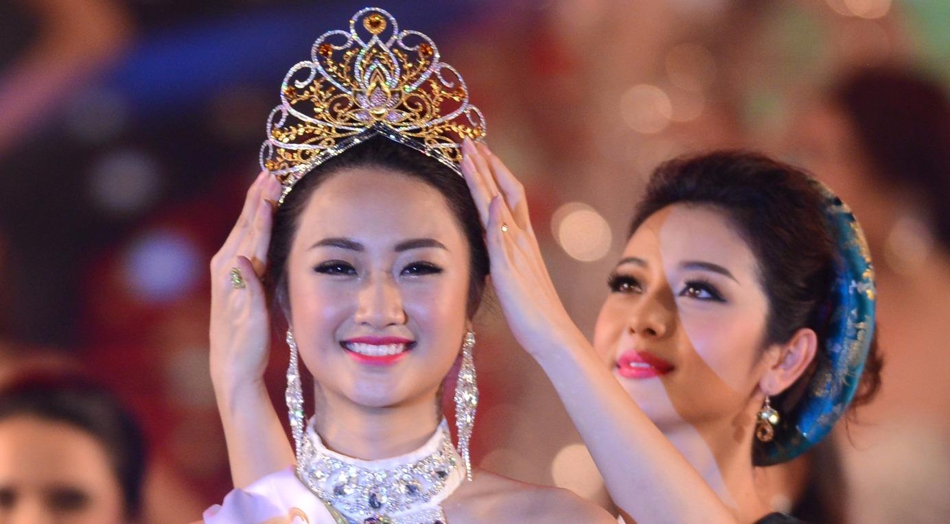 Tran Thu Ngan dang quang Hoa hau Ban sac Viet hinh anh