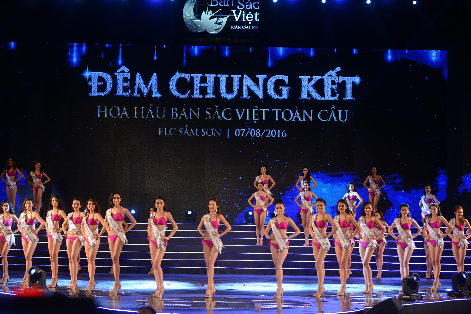 Top 20 Hoa hau Ban sac Viet trinh dien bikini anh 1