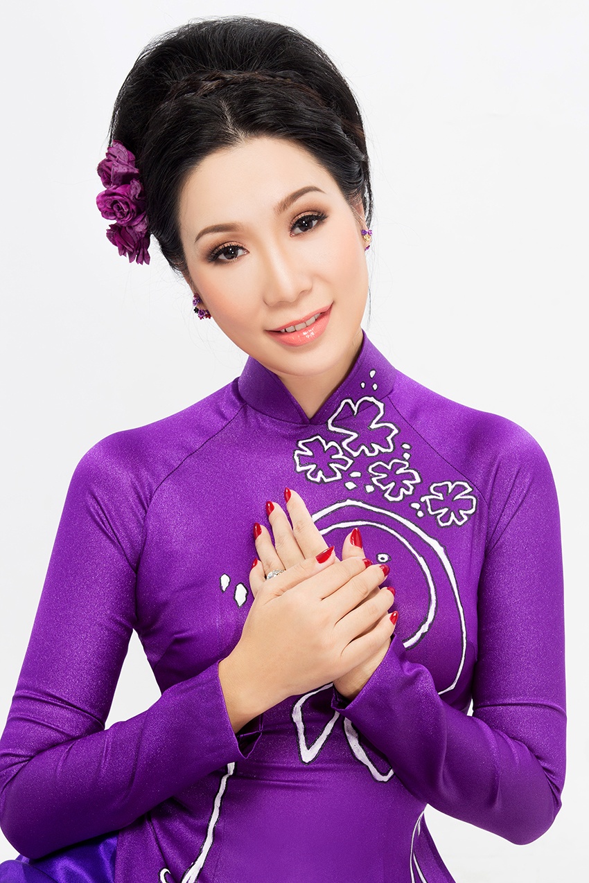 Trịnh Kim Chi rạng rỡ với 5 thiết kế truyền thống ảnh 3 Trinh Kim Chi rang ro voi 5 thiet ke truyen thong anh 3