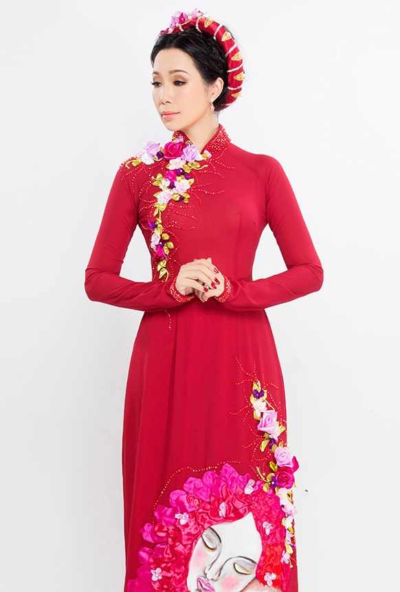 Trịnh Kim Chi rạng rỡ với 5 thiết kế truyền thống ảnh 4 Trinh Kim Chi rang ro voi 5 thiet ke truyen thong anh 4