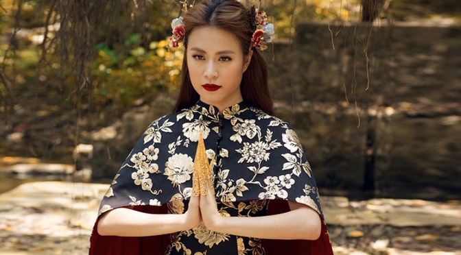 Hoang Thuy Linh bi to mac vay 'nhai' thuong hieu noi tieng hinh anh