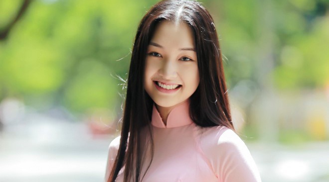 Ung vien sang gia Hoa hau VN bi to thi chui, gia mao chu ky hinh anh