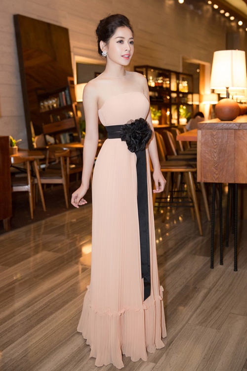 8 bo canh dep nhat tuan qua cua sao Viet anh 5