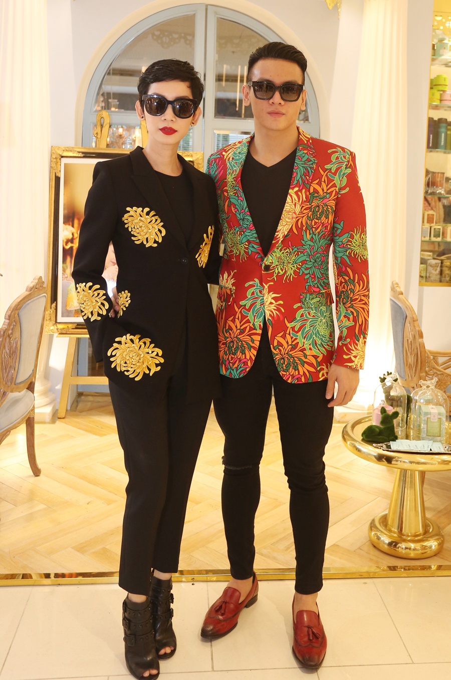 Dan mau ru nhau dien dam hoa cuc du su kien anh 2