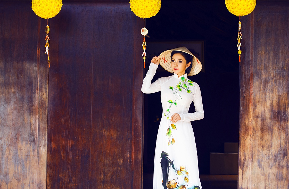 Viet Trinh duyen dang ao dai anh 1