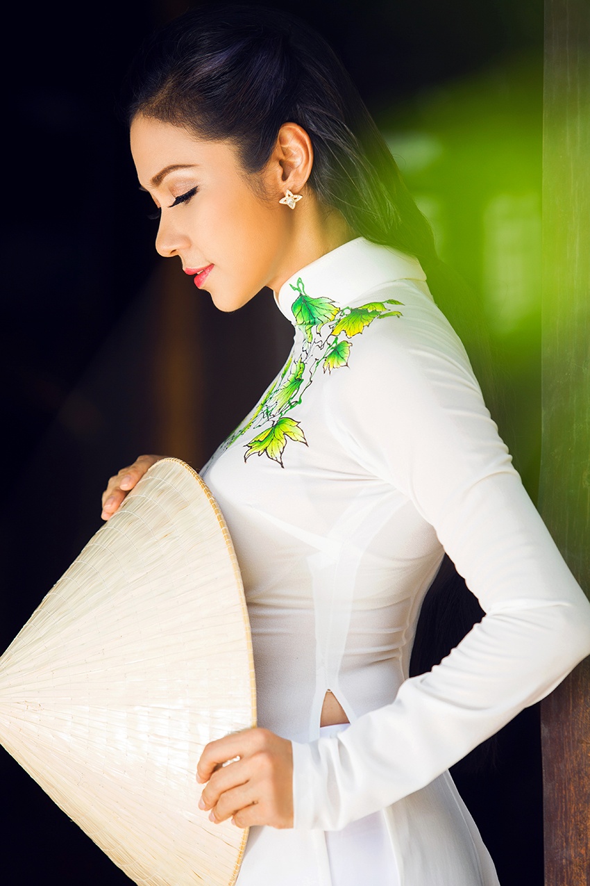Viet Trinh duyen dang ao dai anh 3