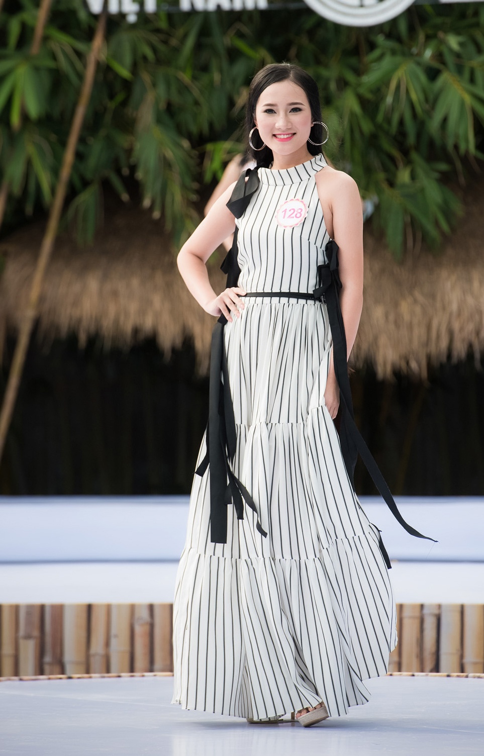 Nguoi dep giong Nguyen Thi Huyen noi bat giua dan thi sinh hoa hau anh 7