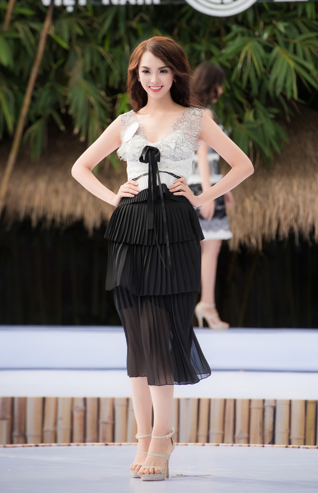 Nguoi dep giong Nguyen Thi Huyen noi bat giua dan thi sinh hoa hau anh 8