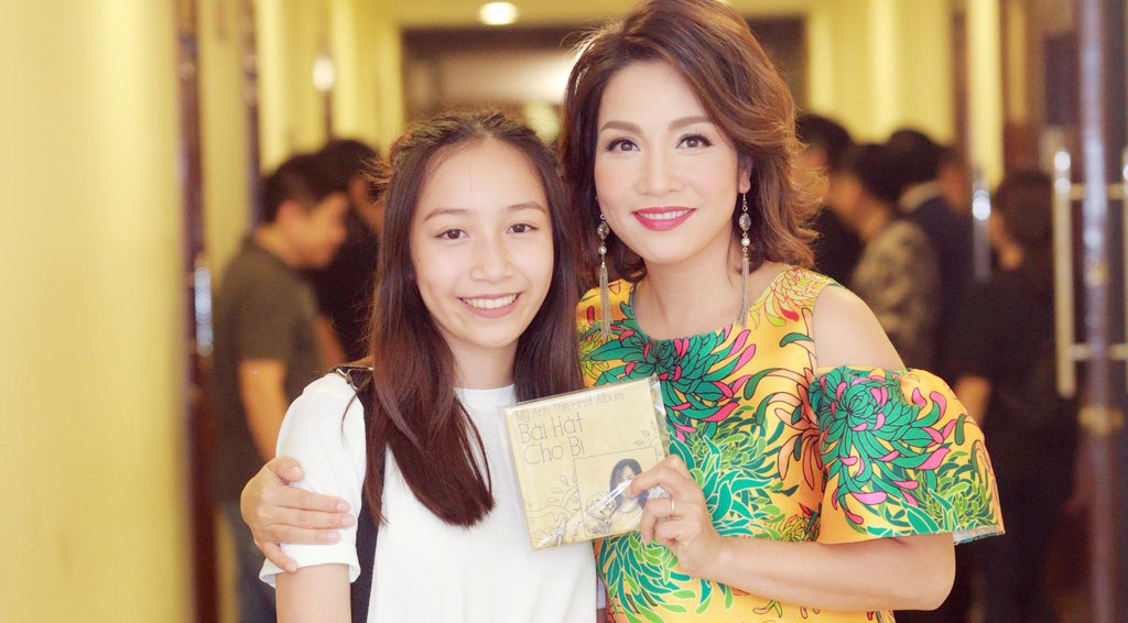 Con gai ut cua My Linh ra CD mung sinh nhat me hinh anh