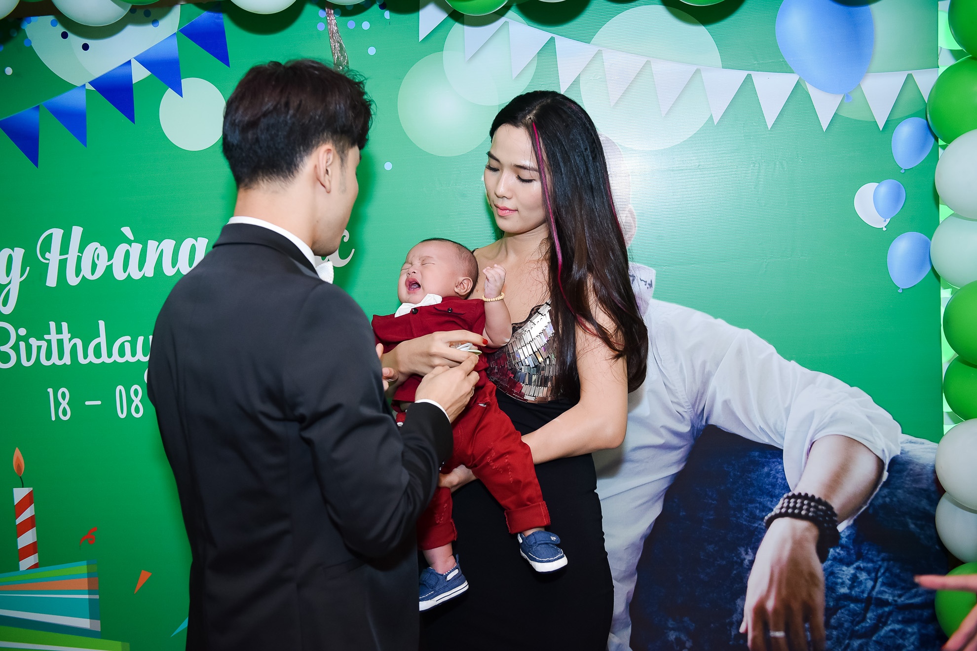 Ung Hoang Phuc ra mat con trai trong tiec sinh nhat 35 tuoi anh 2