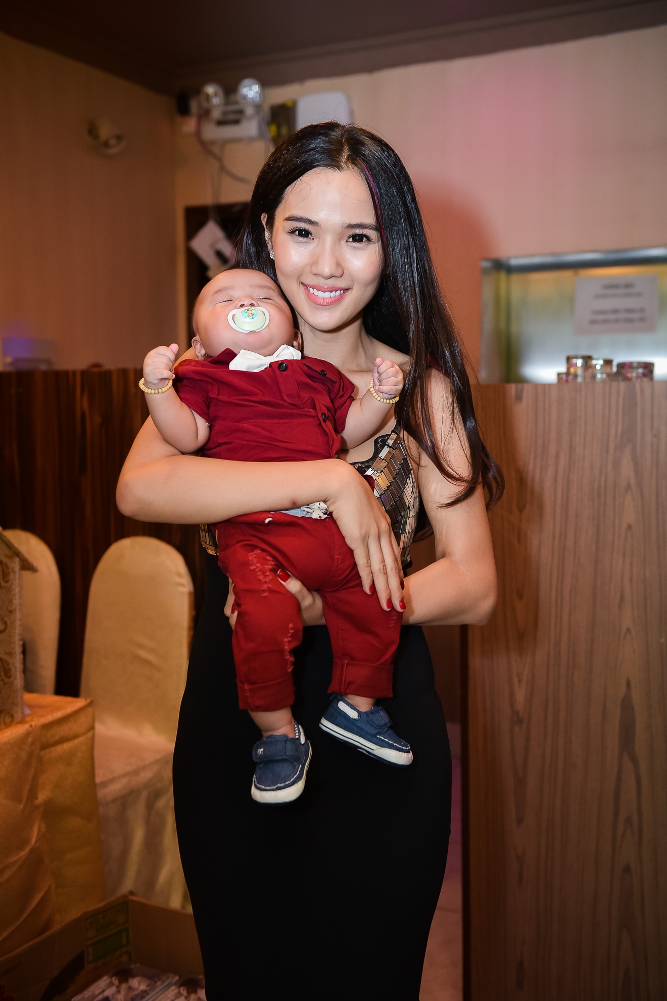 Ung Hoang Phuc ra mat con trai trong tiec sinh nhat 35 tuoi anh 3