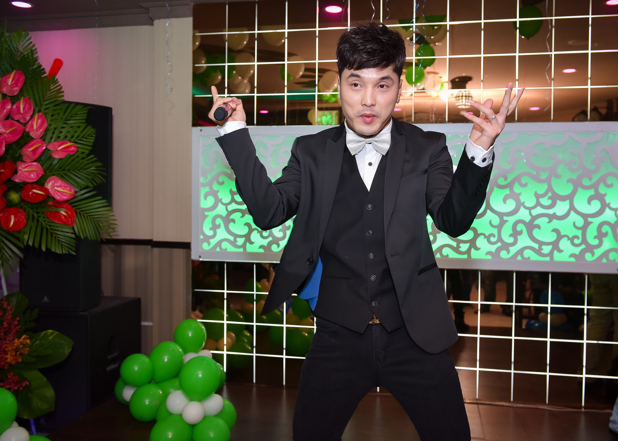 Ung Hoang Phuc ra mat con trai trong tiec sinh nhat 35 tuoi anh 6