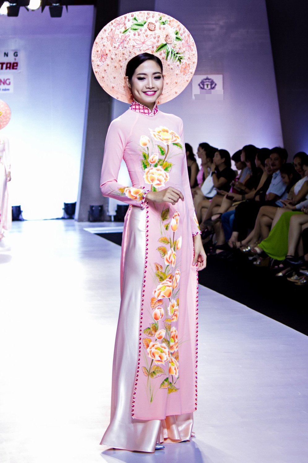 Lan Khue tro lai san catwalk anh 3