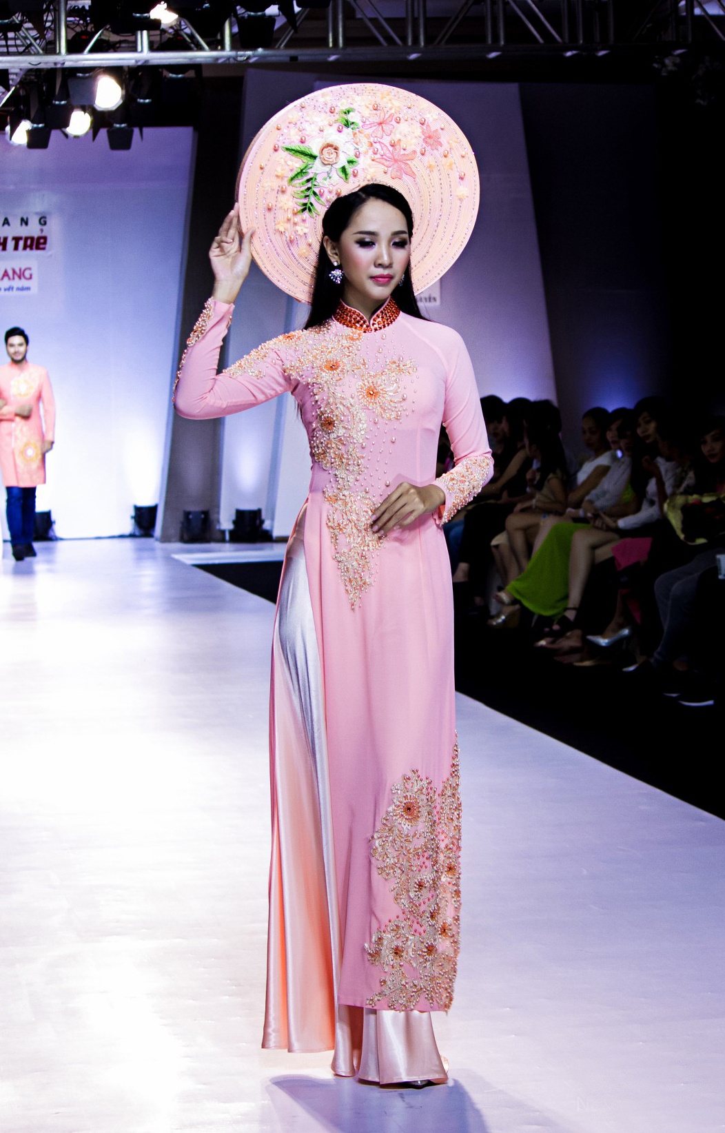 Lan Khue tro lai san catwalk anh 5
