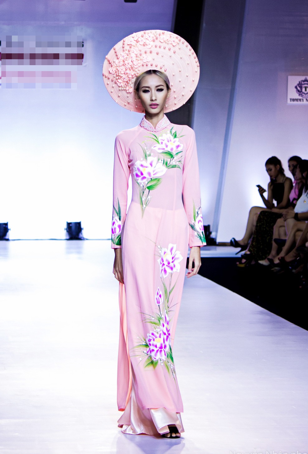 Lan Khue tro lai san catwalk anh 7