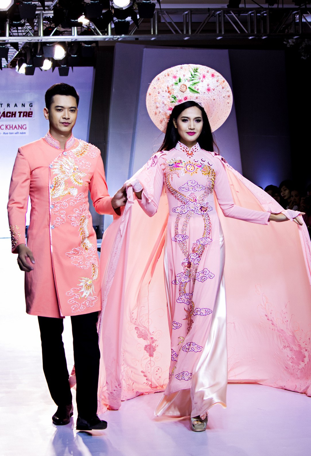 Lan Khue tro lai san catwalk anh 10