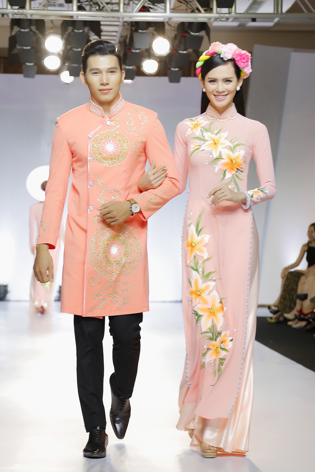 Lan Khue tro lai san catwalk anh 8