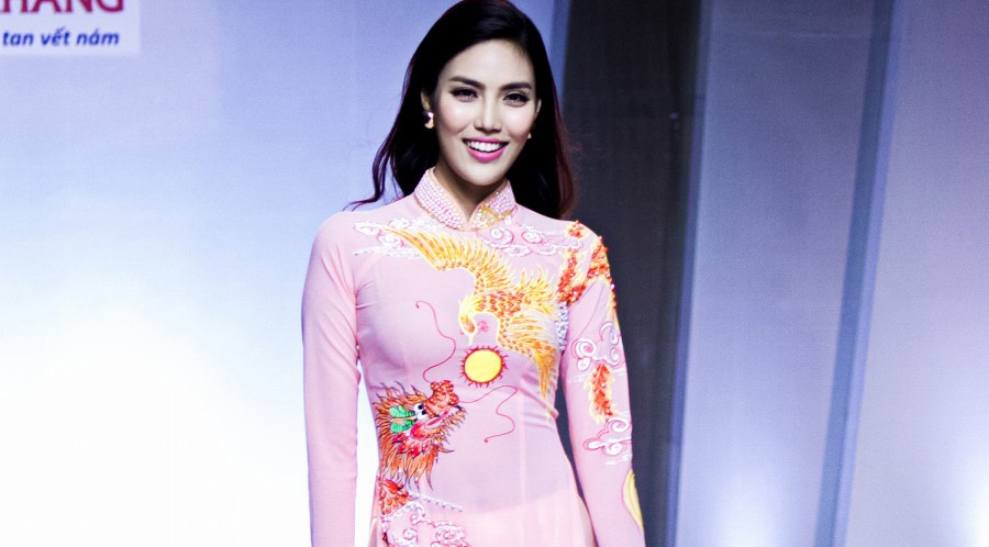 Lan Khue tro lai san catwalk sau nhieu thang vang bong hinh anh