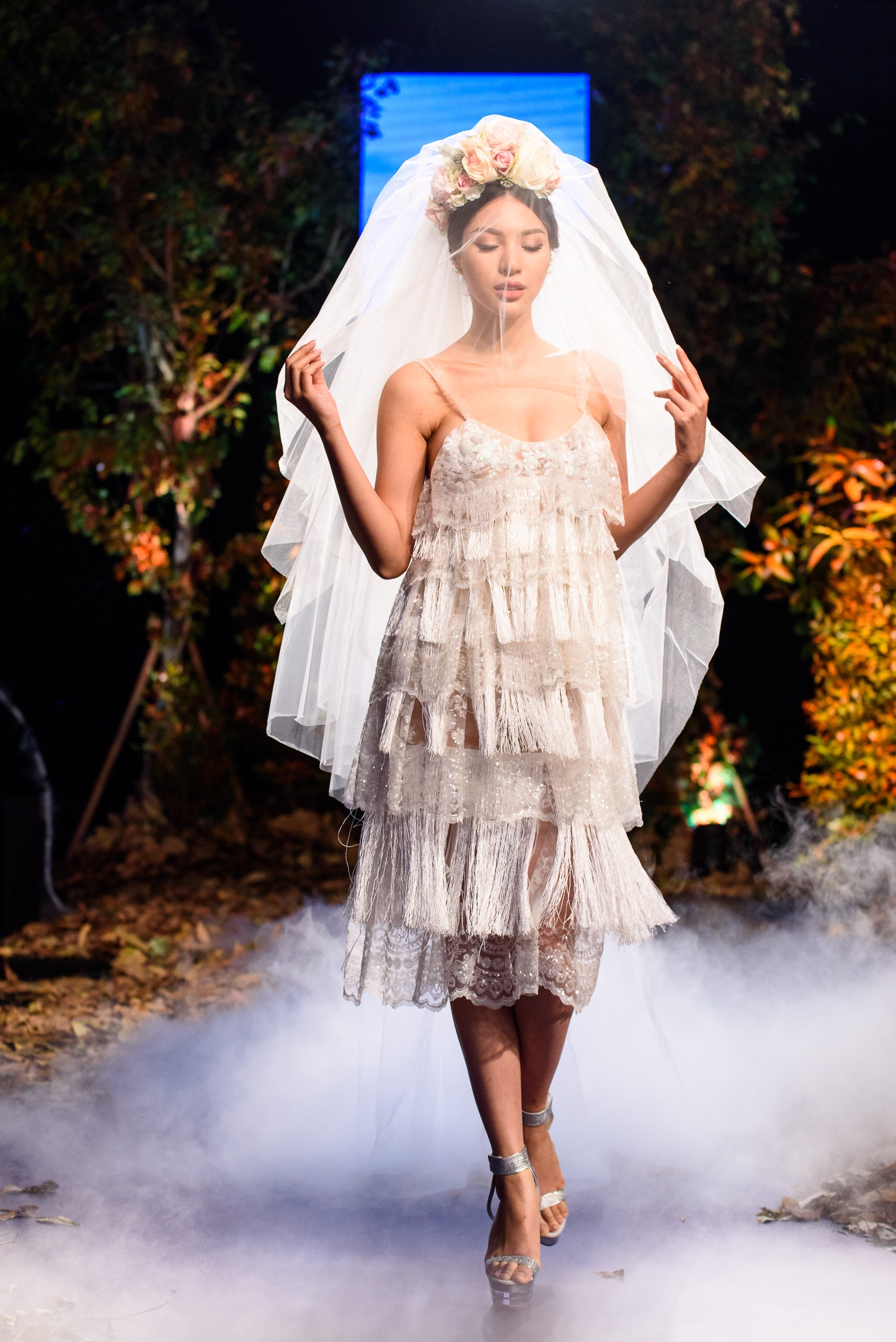 Minh Trieu dien vay cuoi anh 3