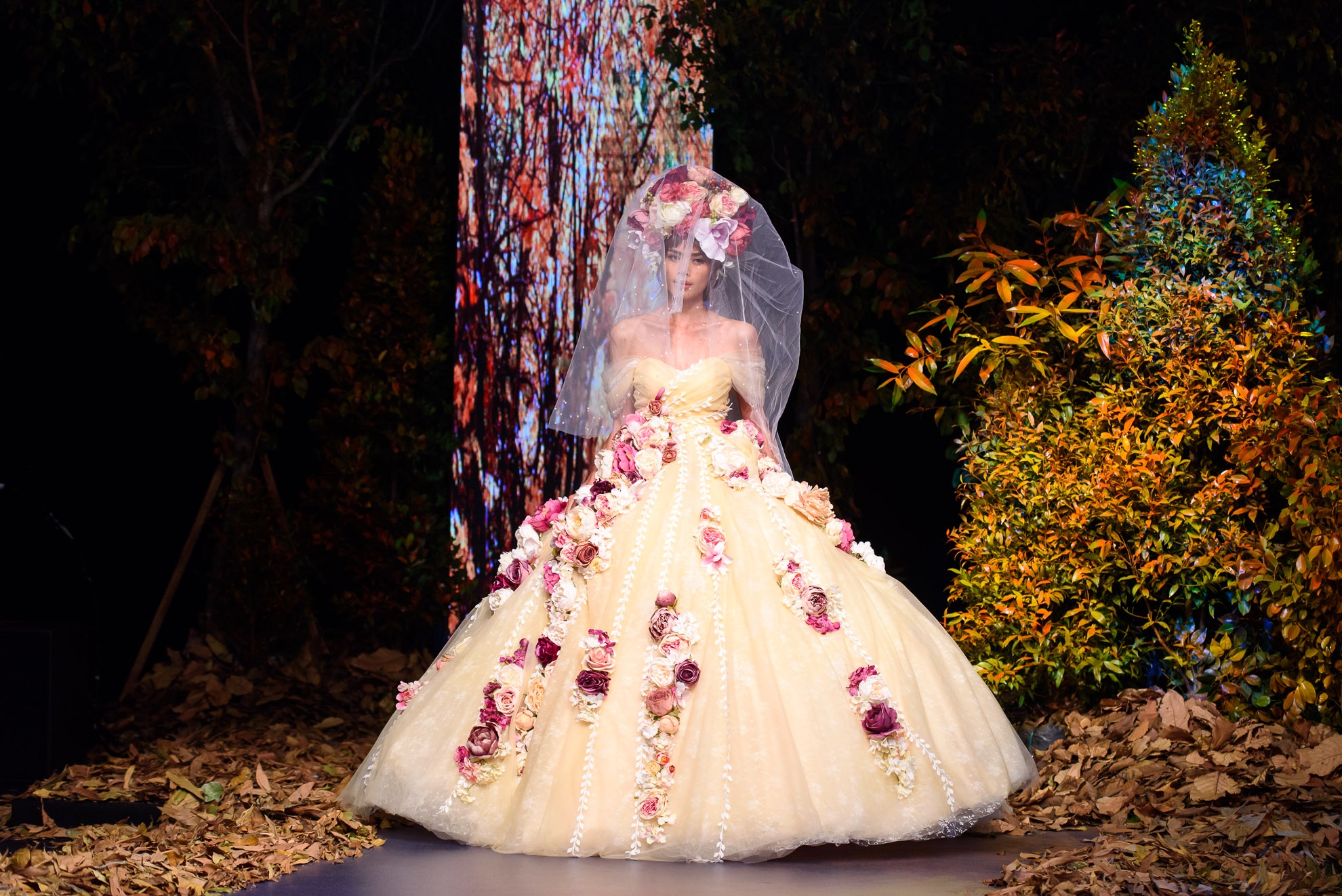 Minh Trieu dien vay cuoi anh 13