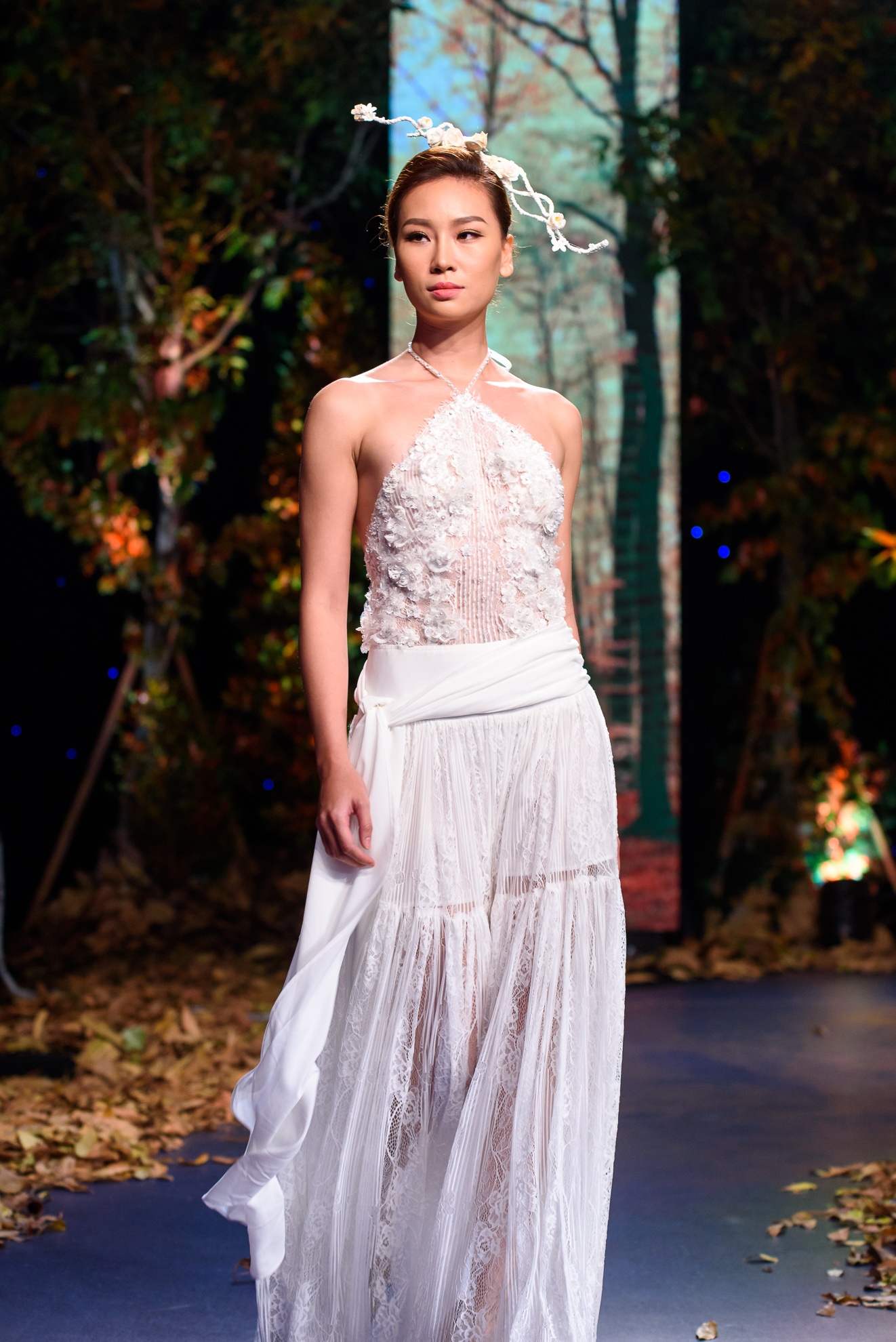 Minh Trieu dien vay cuoi anh 6